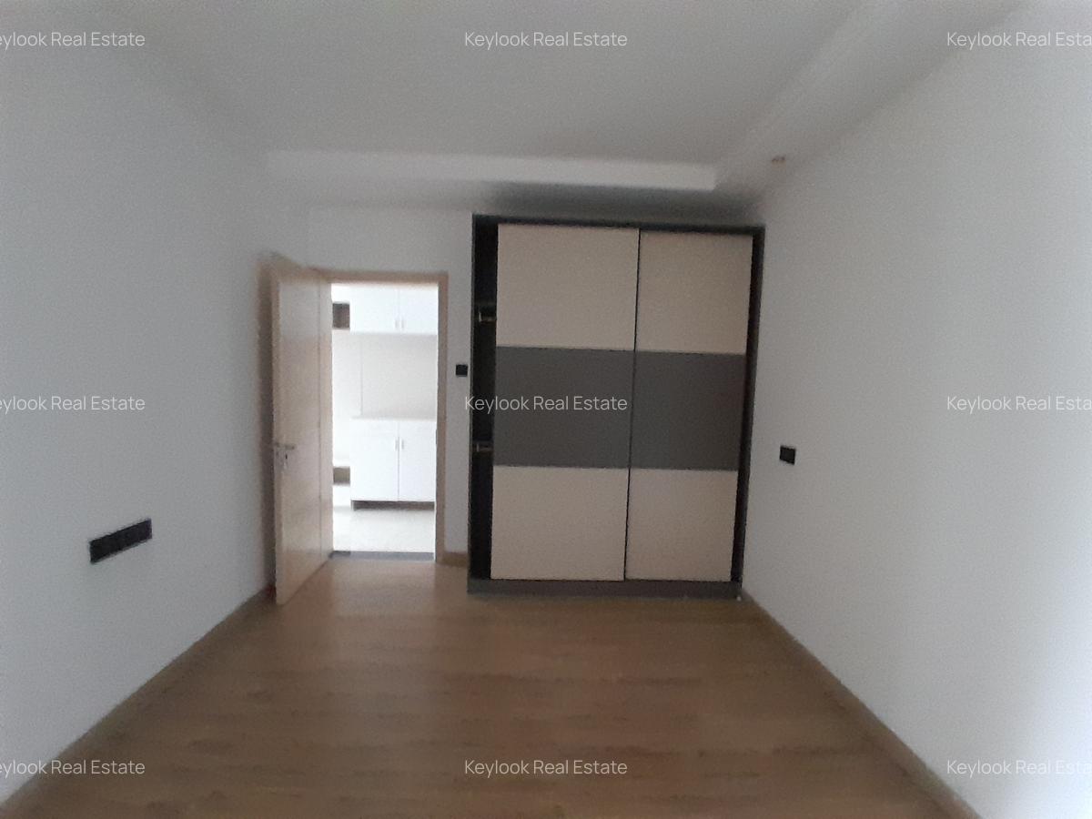 2 Bed Apartment with En Suite at Lavington - 8