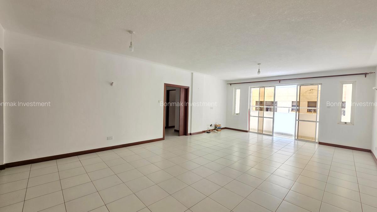 2 Bed Apartment with En Suite at Brookside Drive - 4