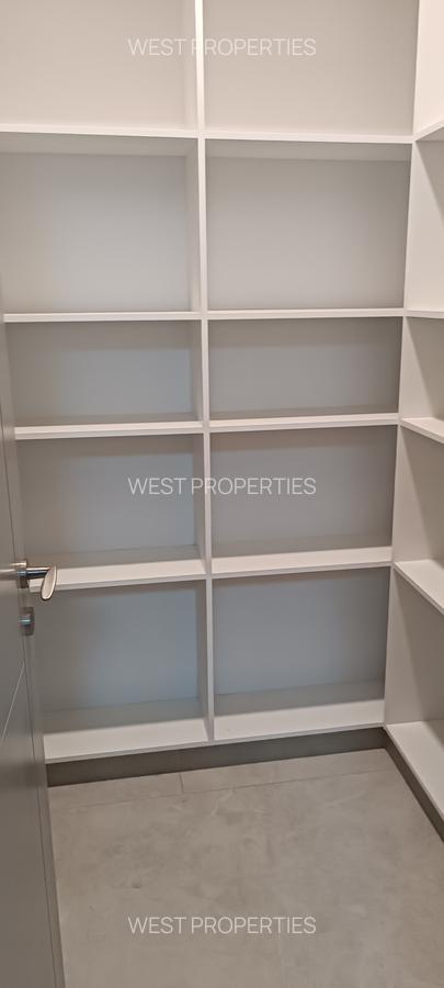 4 Bed Townhouse with En Suite at Langata - 10