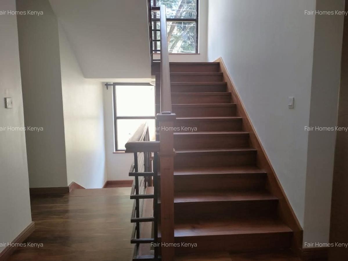 5 Bed Townhouse with En Suite at Lavington Green - 8