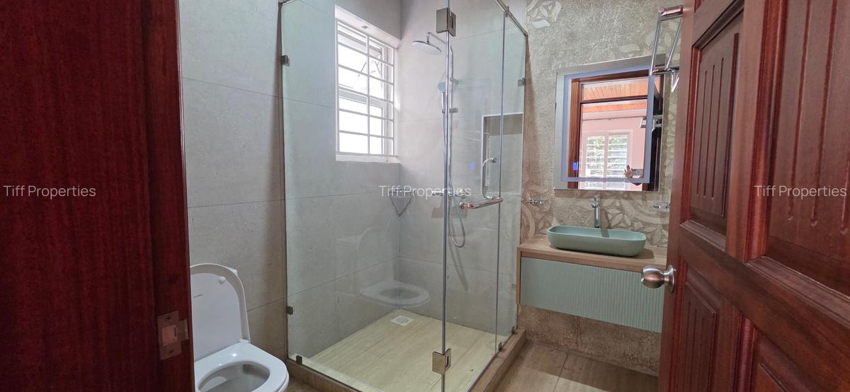 6 Bed Townhouse in Rosslyn - 12