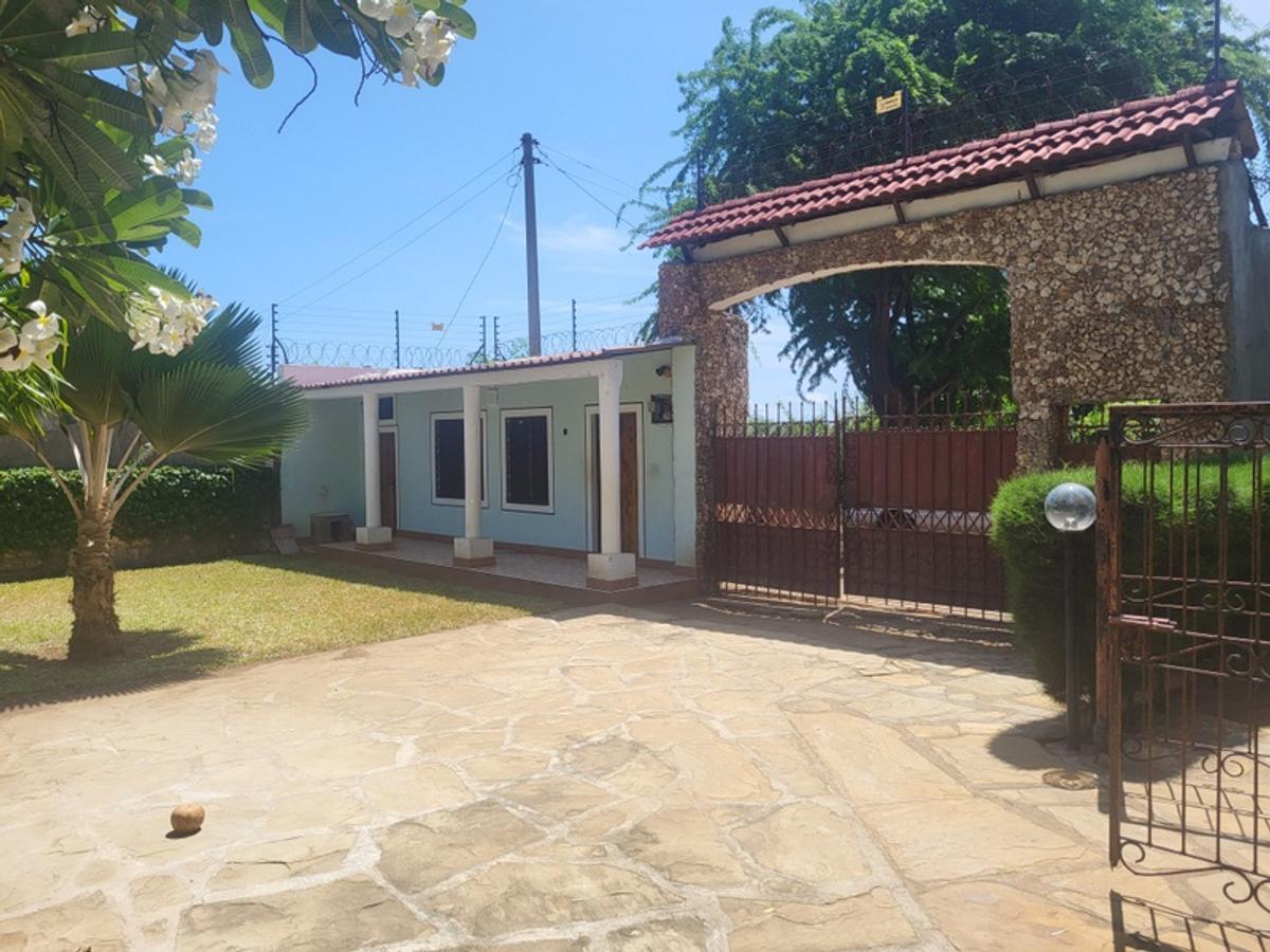 3 Bed House with Staff Quarters in Malindi - 6