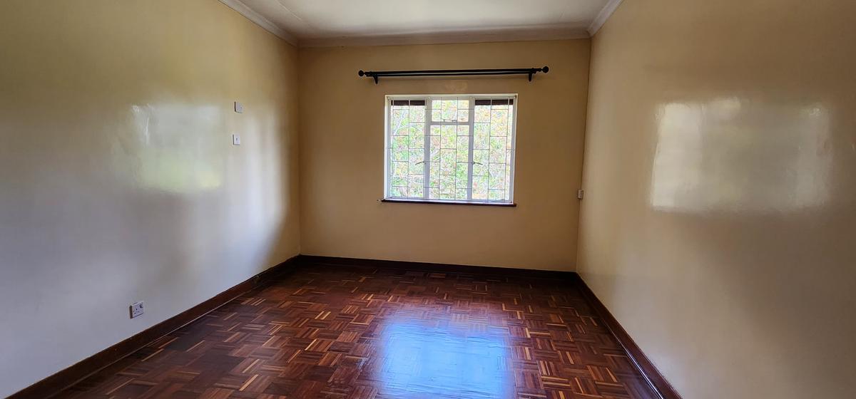 3 Bed House with En Suite in Lavington - 11