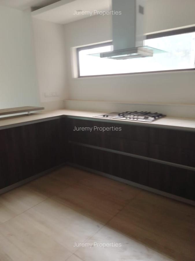 4 Bed Townhouse with En Suite at Lavington - 10