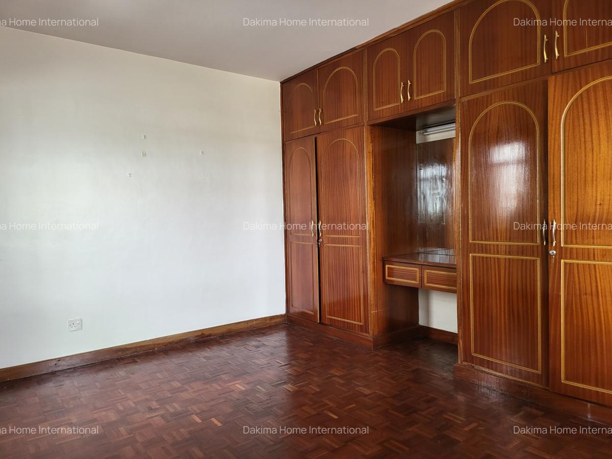 4 Bed Townhouse with En Suite in Spring Valley - 8