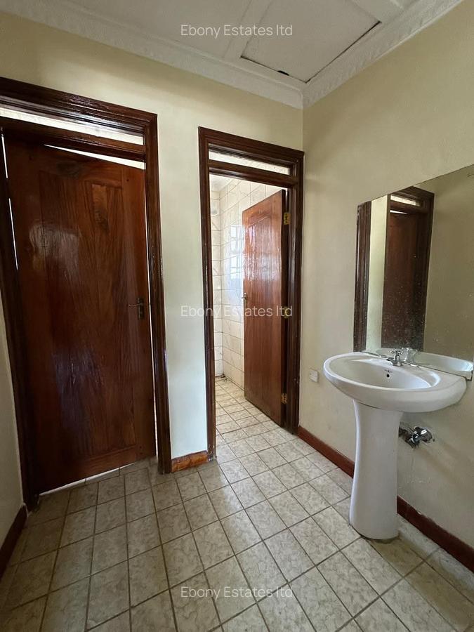 4 Bed Villa with En Suite in Lavington - 3