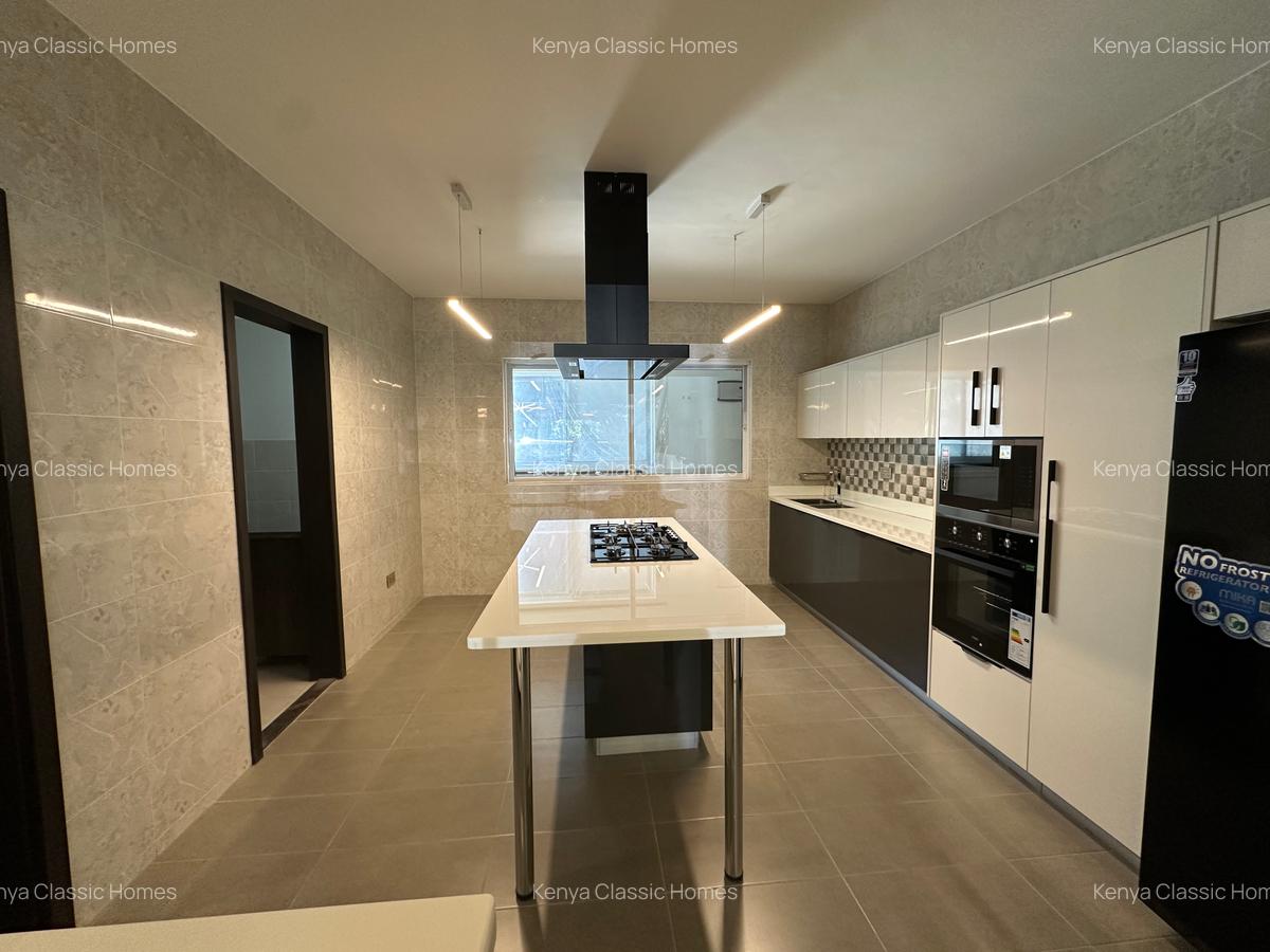 3 Bed Apartment with En Suite at Riverside - 14