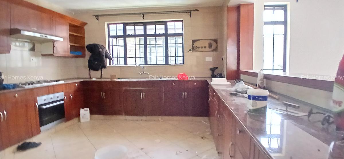 4 Bed Townhouse with En Suite at Valley Arcade - 14