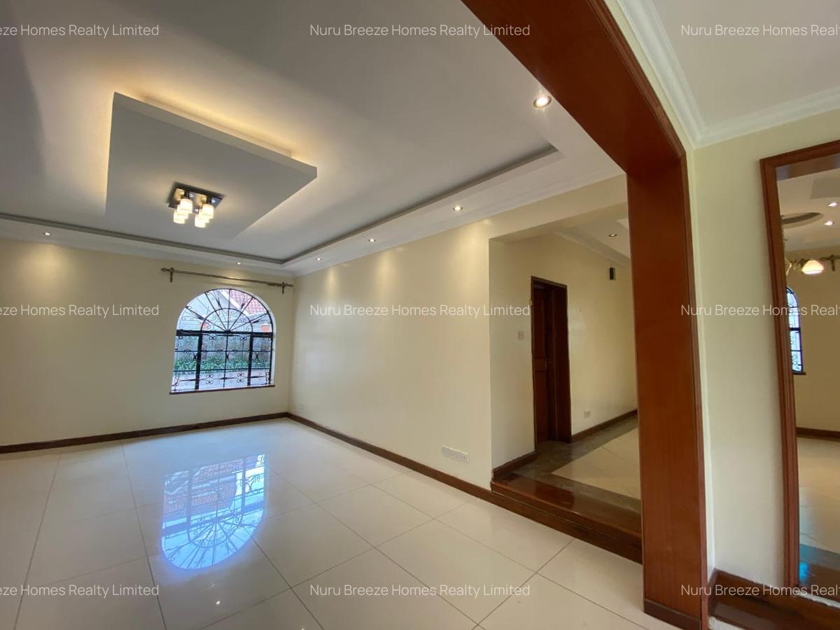 5 Bed Townhouse with En Suite in Nyari - 2