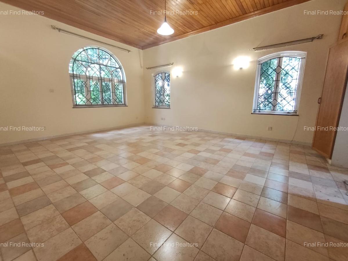 4 Bed House with Garden in Hill View - 4