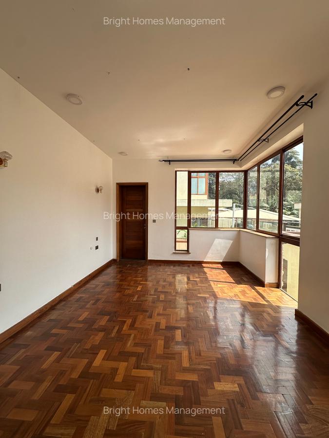 5 Bed Townhouse with En Suite in Lavington - 17