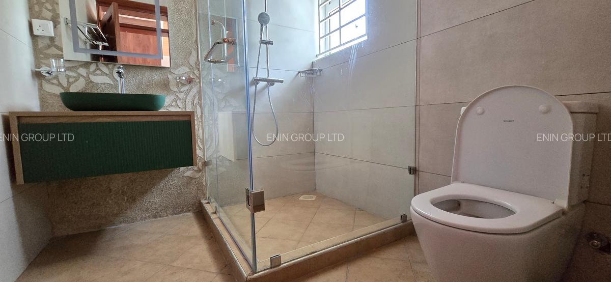 5 Bed Townhouse with En Suite at Lone Tree - 14