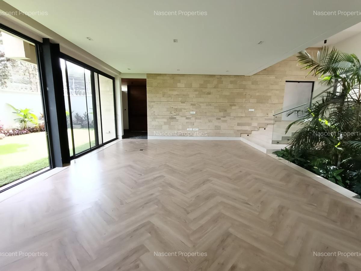 5 Bed Villa with En Suite in Kyuna - 13