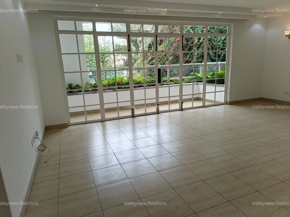 3 Bed Apartment with En Suite at Lavington - 19