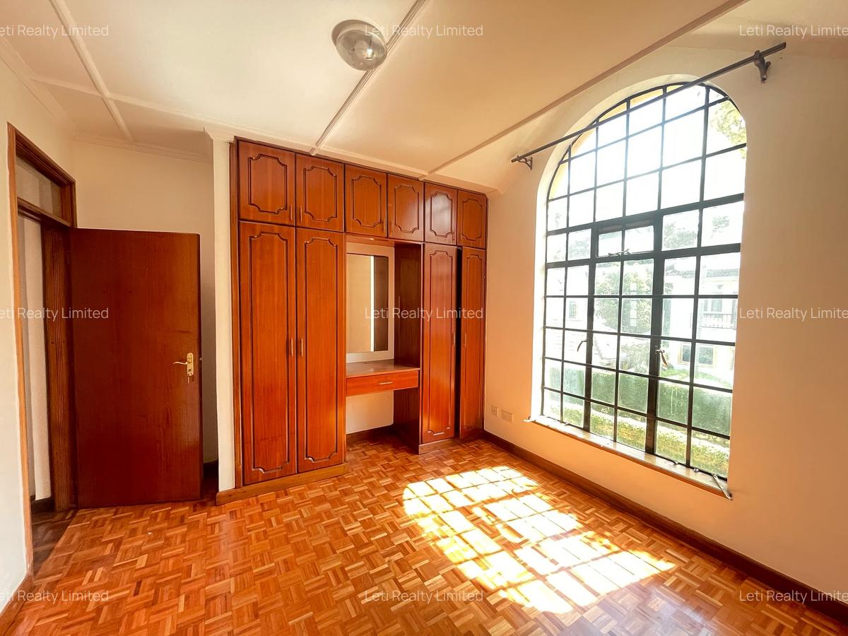 4 Bed Townhouse with En Suite in Lavington - 12