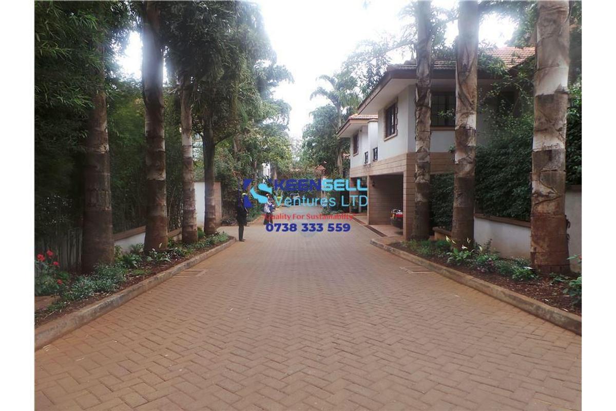 5 Bed Townhouse with En Suite in General Mathenge - 18