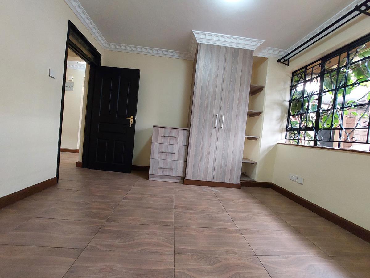 5 Bed House with En Suite in Lavington - 5