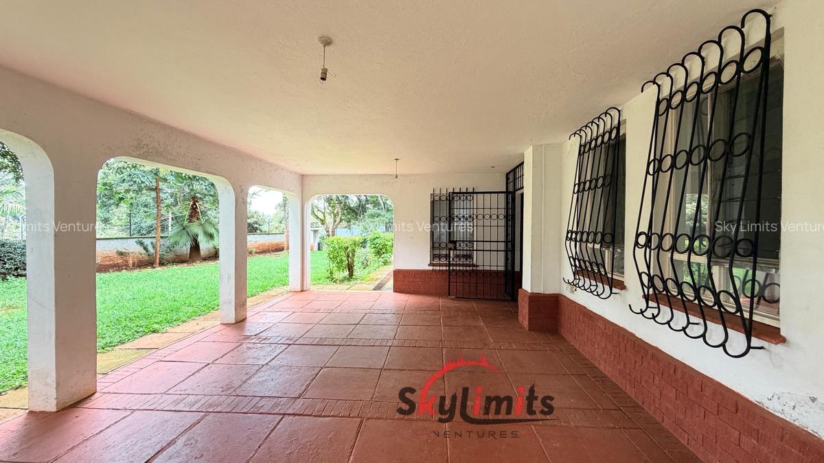 4 Bed House with En Suite in Hill View - 12