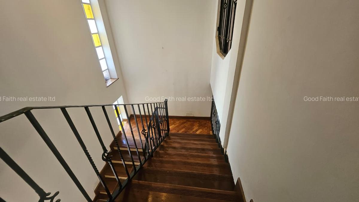 5 Bed House with En Suite in Gigiri - 11