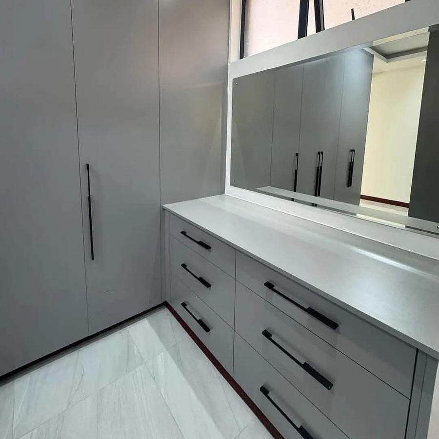 5 Bed House with En Suite in Lavington - 9
