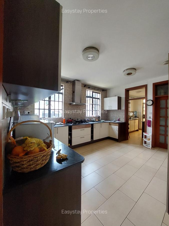 4 Bed Townhouse with En Suite in Lavington - 14
