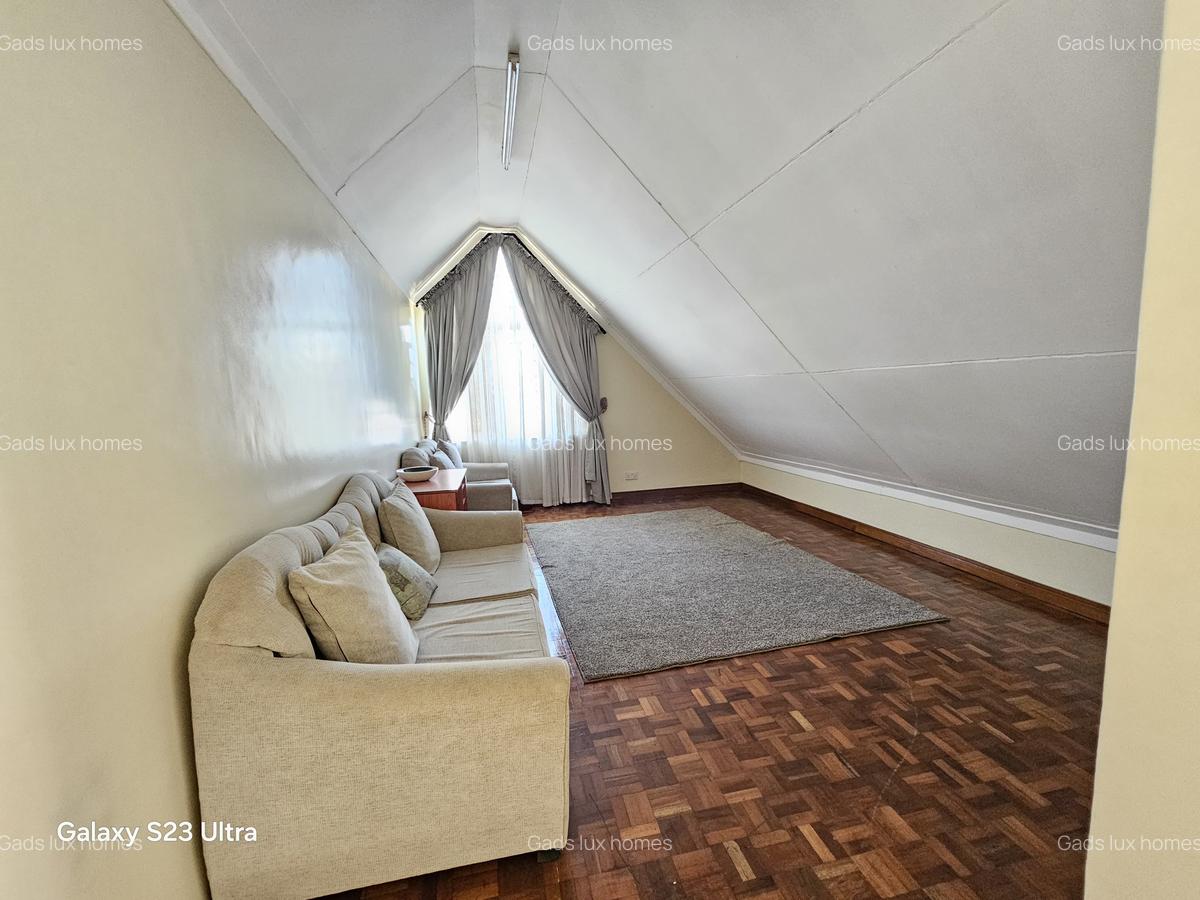 5 Bed Townhouse with En Suite at Lavington - 16