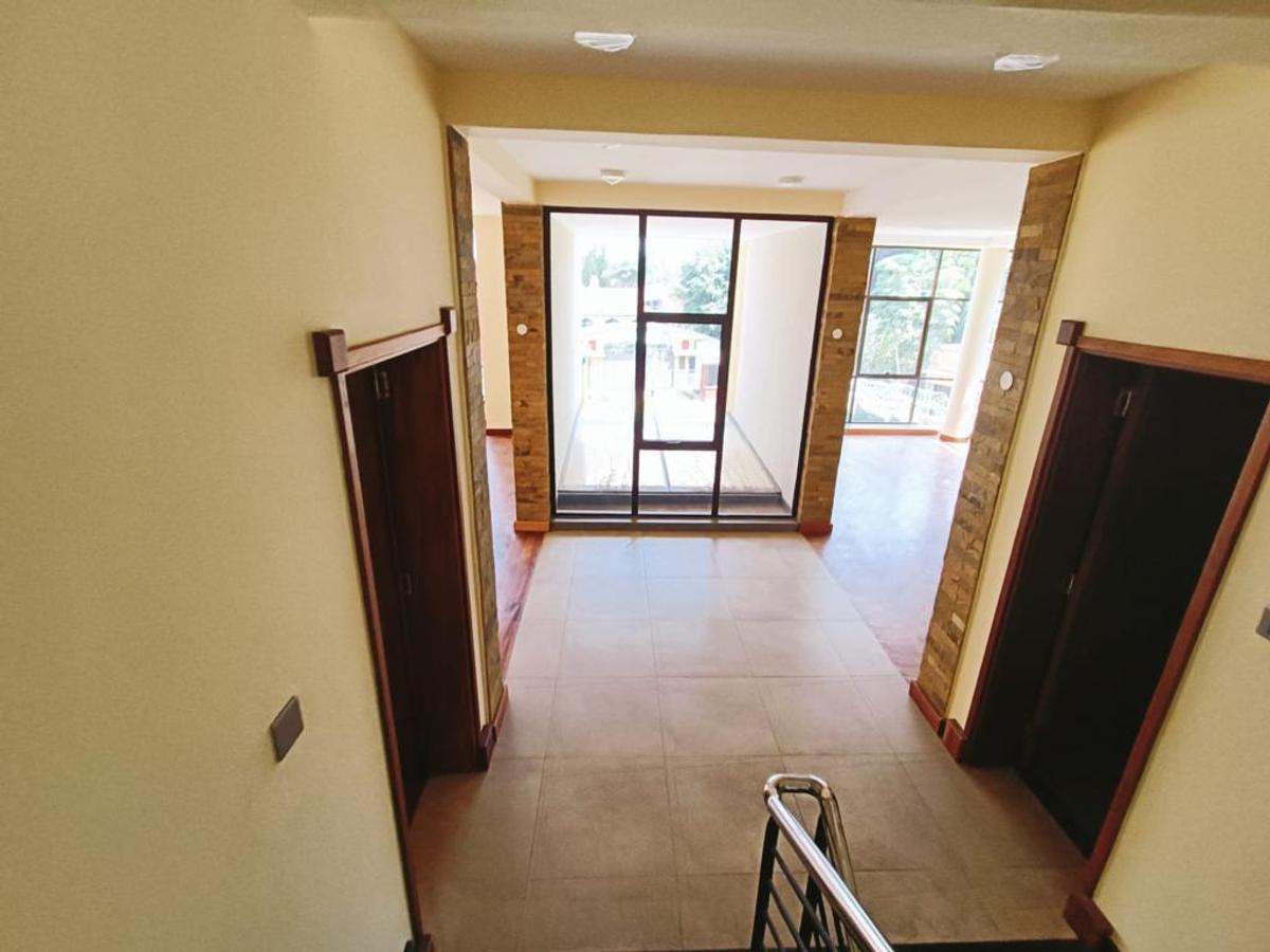 5 Bed House with En Suite in Lavington - 11