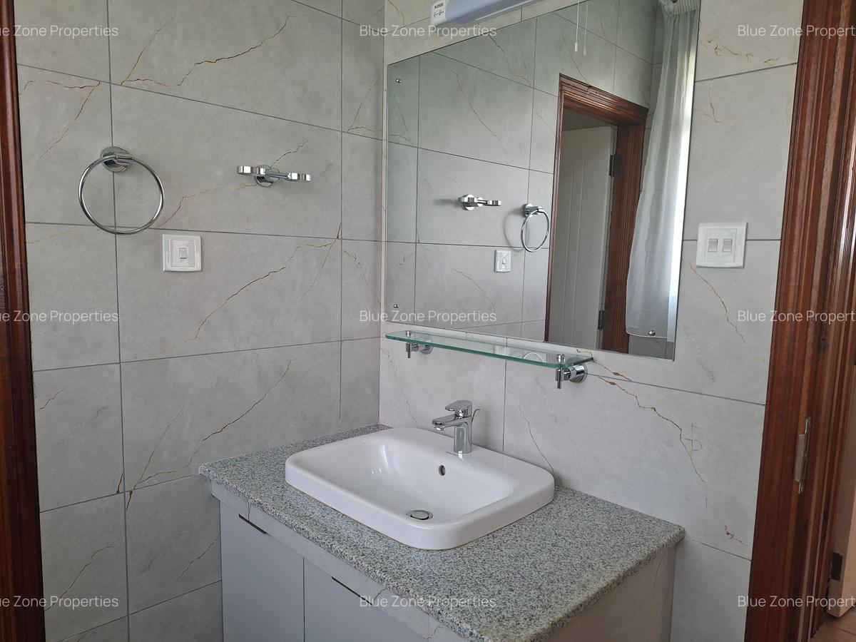 Furnished 2 Bed Apartment with En Suite at Close To Un - 8