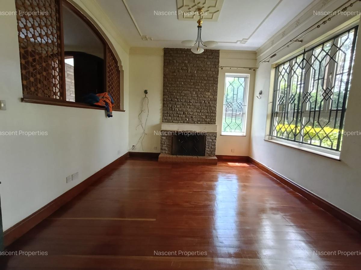 4 Bed House with En Suite at Hill View - 5