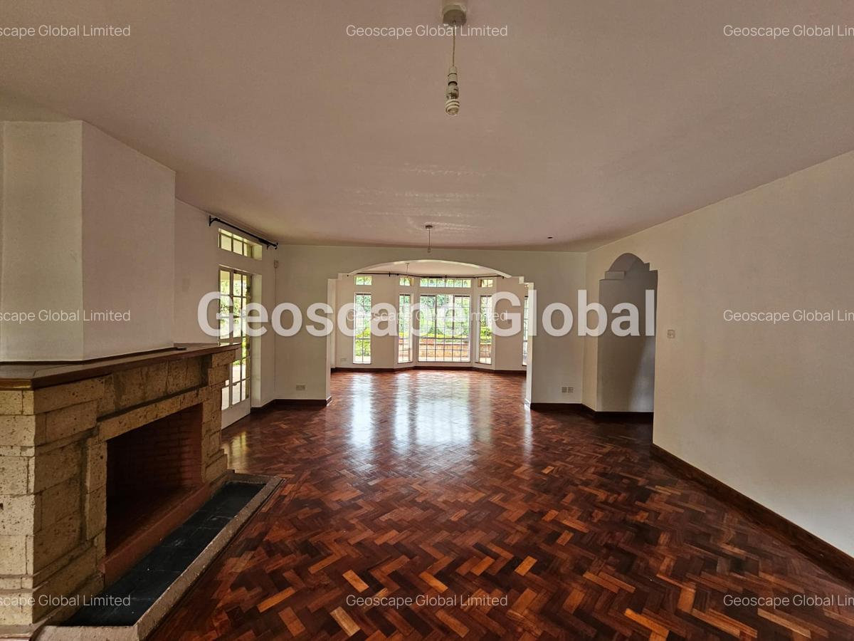 5 Bed House with En Suite in Rosslyn - 5