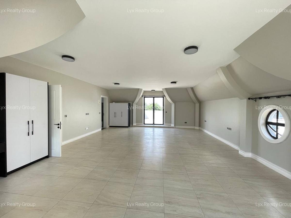 5 Bed Villa with En Suite in Loresho - 13