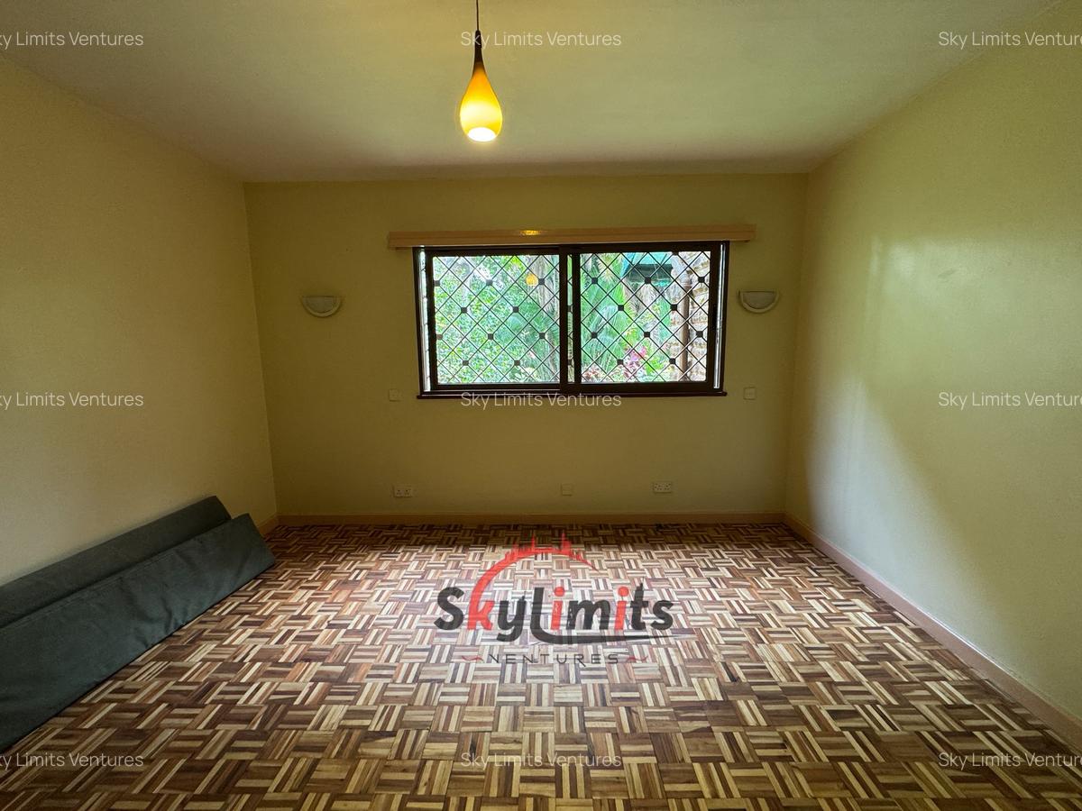 3 Bed House with Garden at Lavington - 13