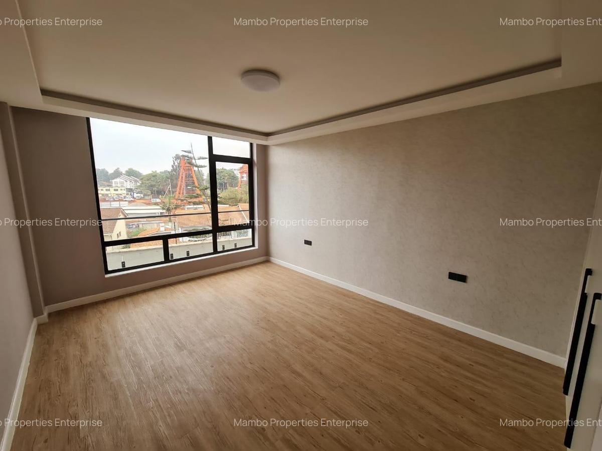 3 Bed Apartment with En Suite at Brookside Drive - 6