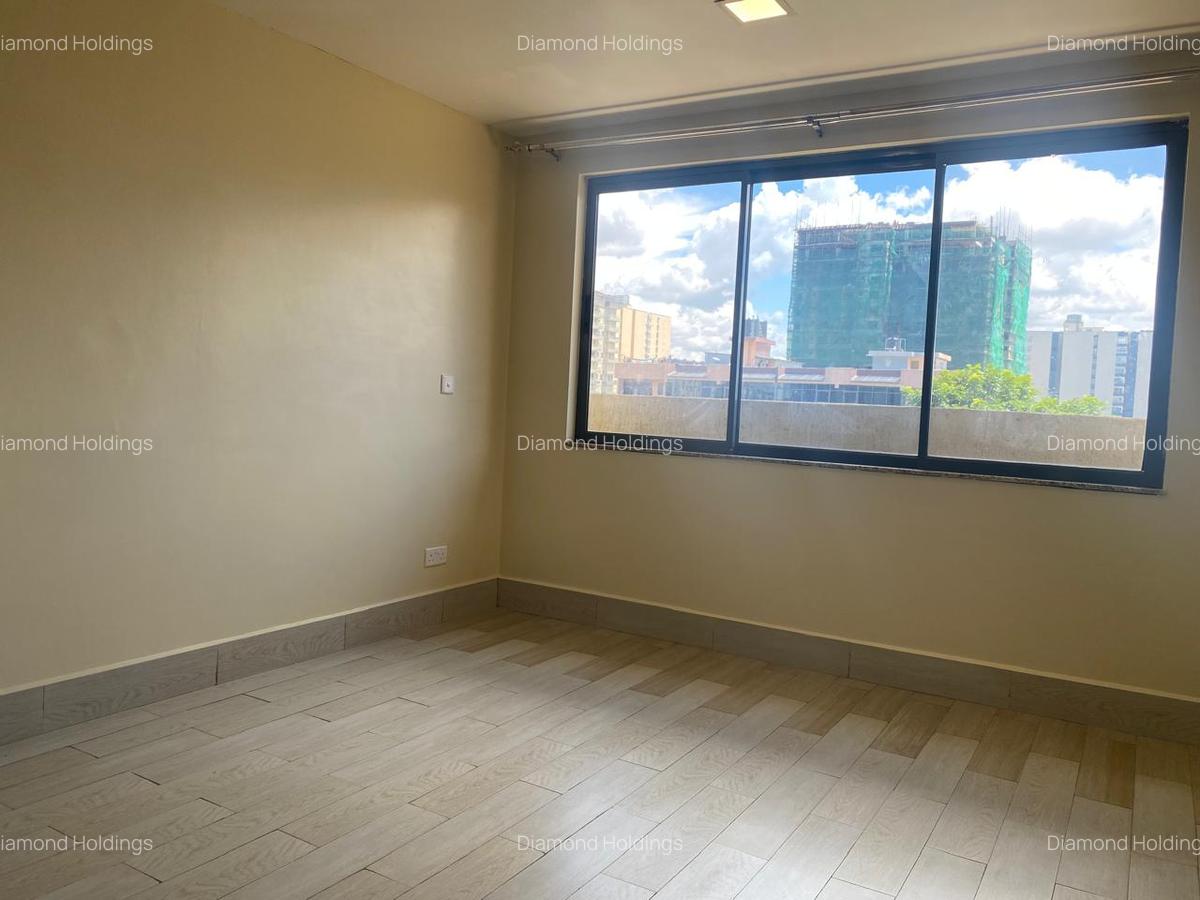 1 Bed Apartment with En Suite at Parklands - 4