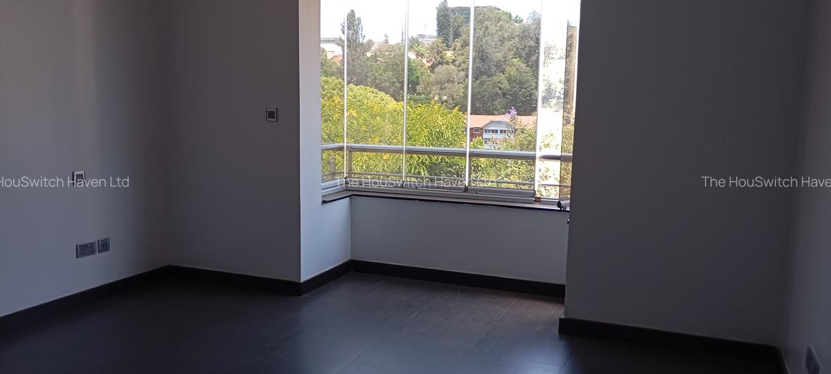 3 Bed Apartment with En Suite at Off Riverside Drive - 8