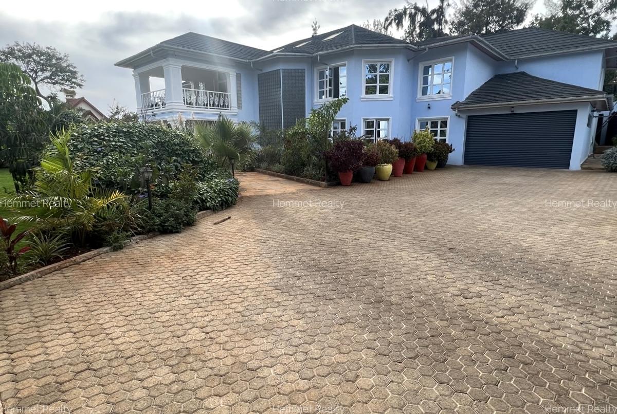 5 Bed House with En Suite in Runda - 13