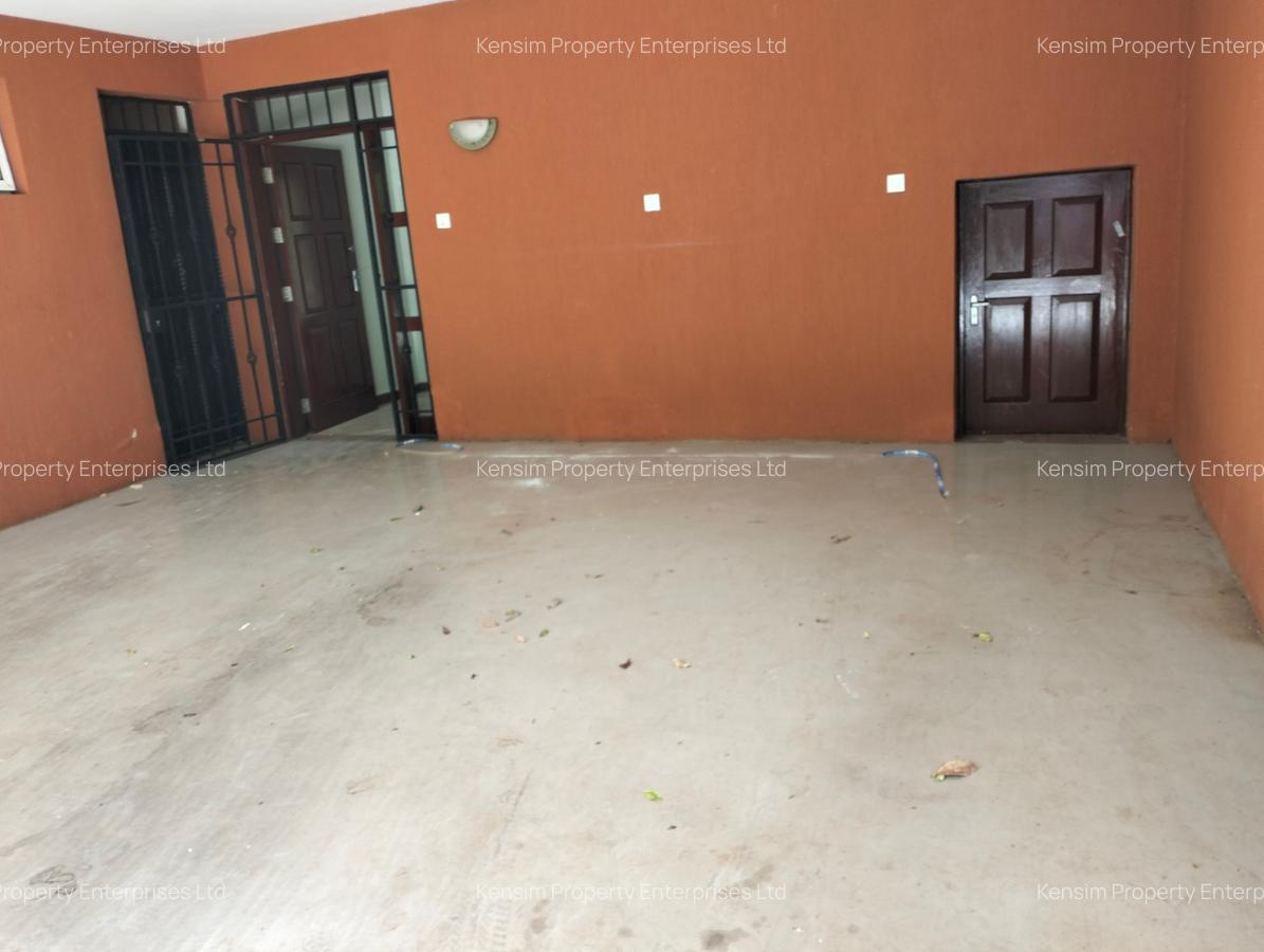 5 Bed Townhouse with En Suite in Brookside - 2