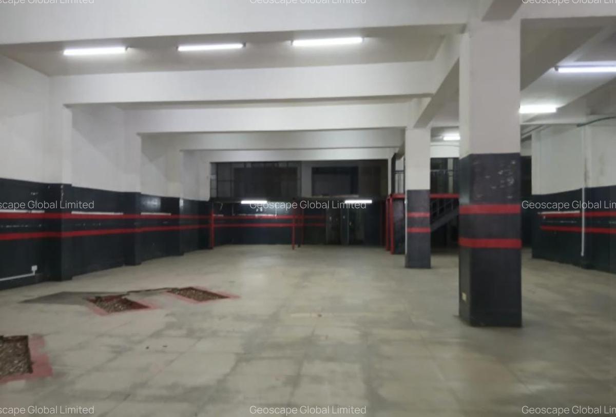 5,499 ft² Warehouse with Parking in Industrial Area - 4