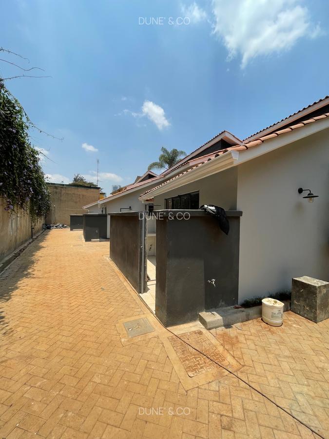 4 Bed Townhouse with En Suite in Westlands Area - 1