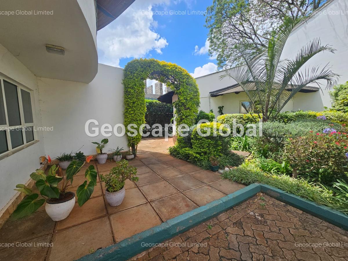 1 Bed House with En Suite in Runda - 2