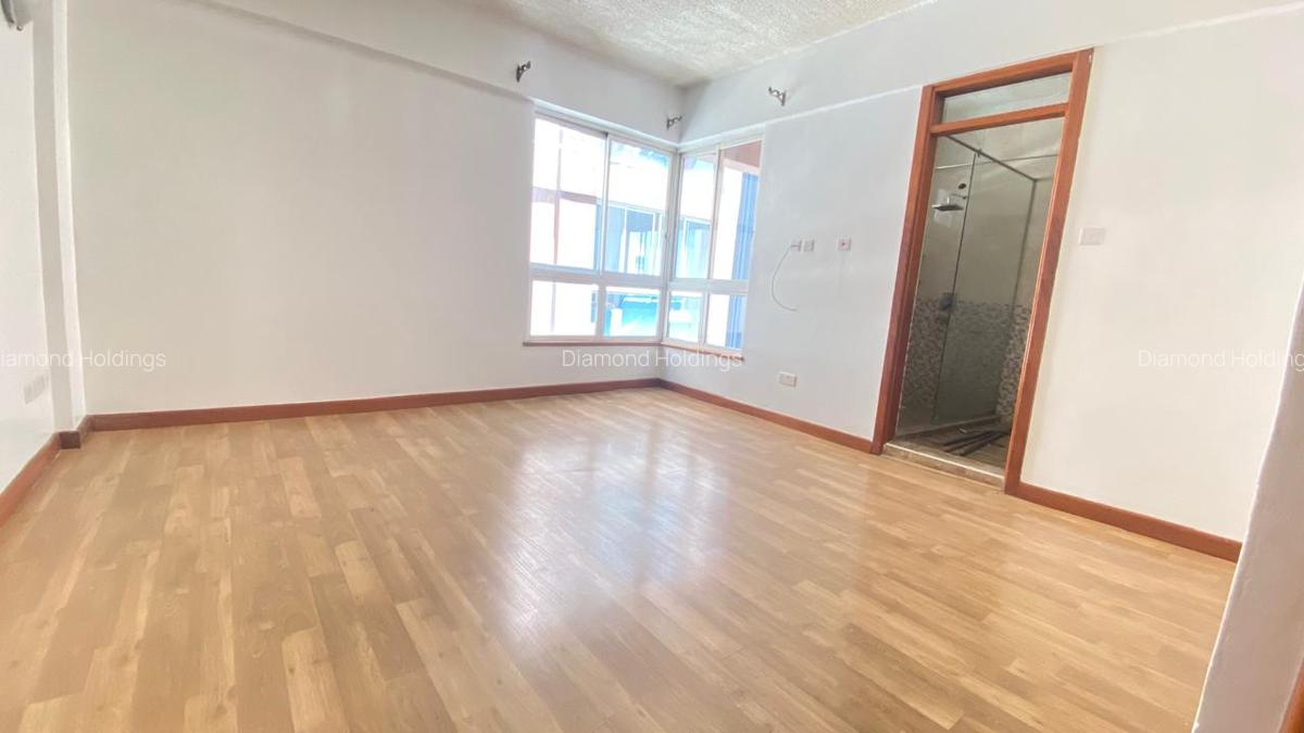 4 Bed Apartment with En Suite at Parklands - 7