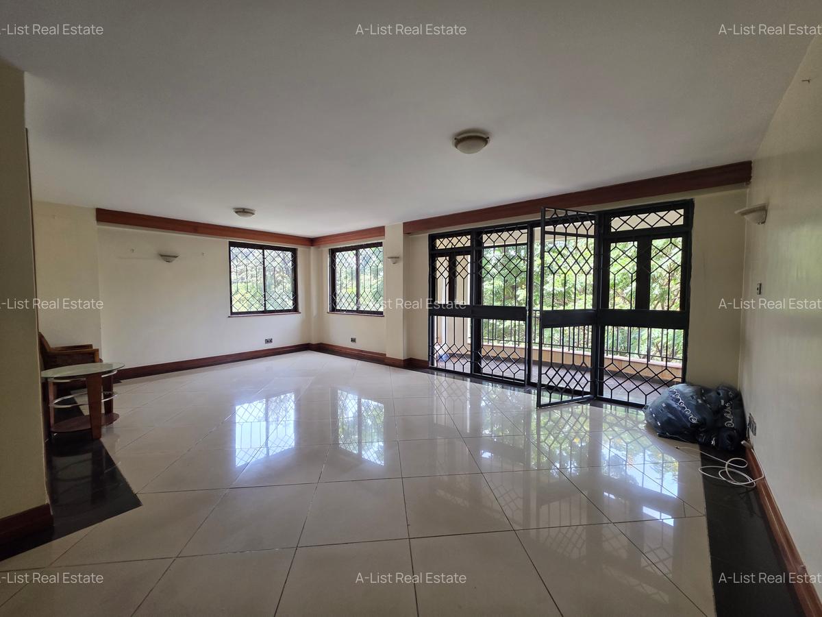 4 Bed Apartment with En Suite at Brookside Drive - 15