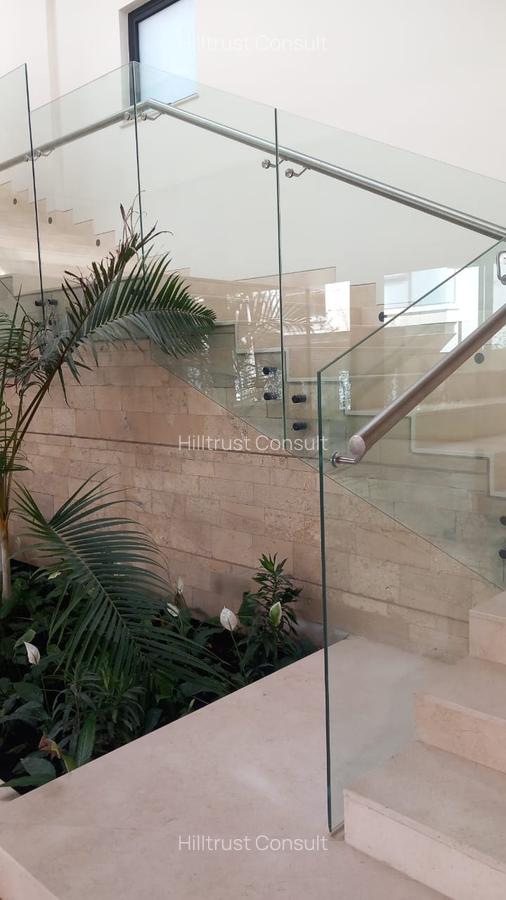 5 Bed Villa with En Suite in Westlands Area - 15