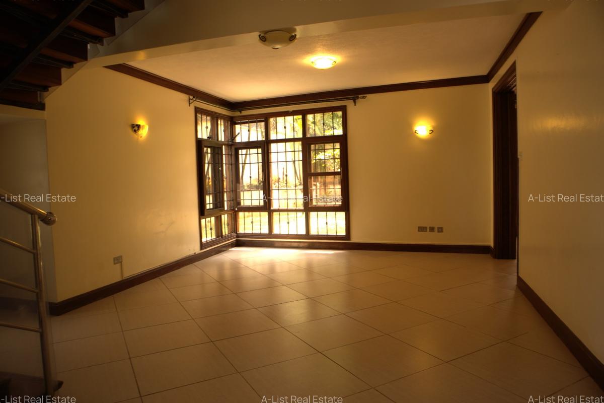 3 Bed House with En Suite at Hillview - 3