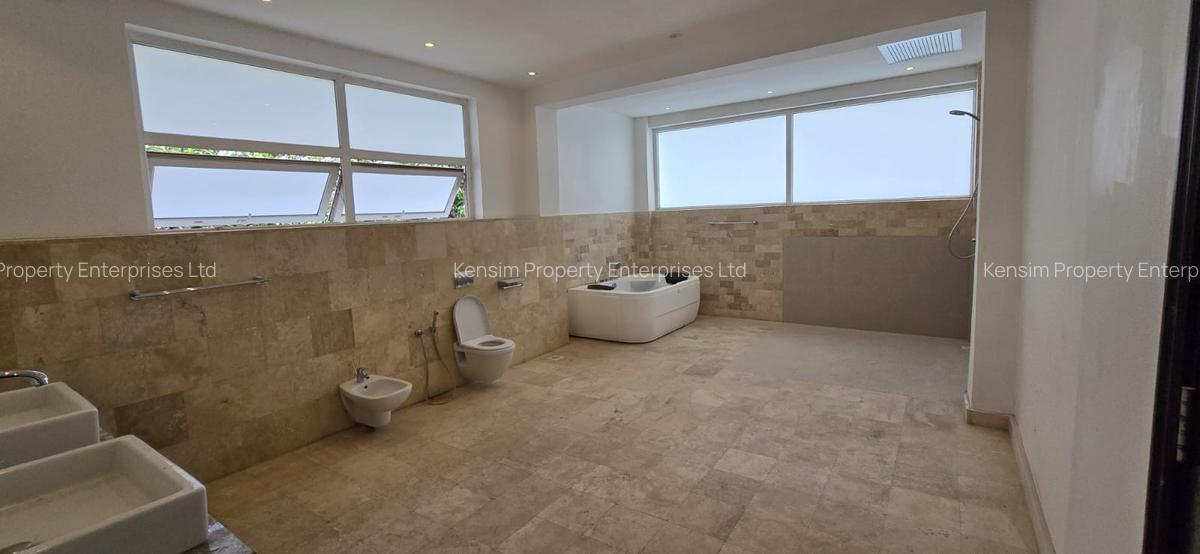 5 Bed House with En Suite in Runda - 10