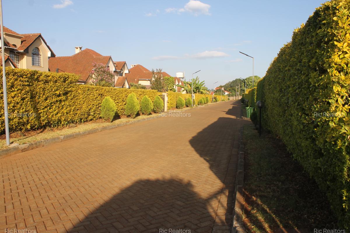 4 Bed Townhouse with En Suite at Redhill - 20