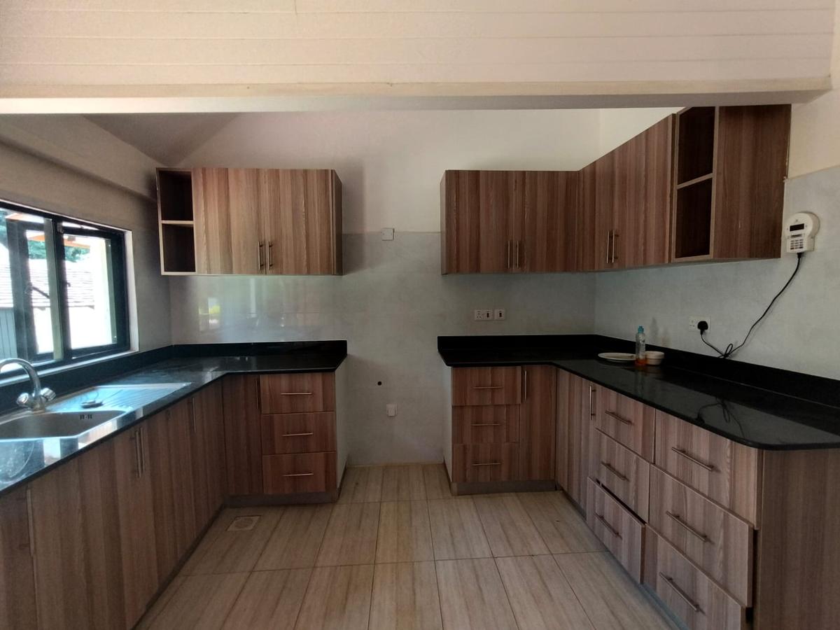 1 Bed House with En Suite at Karen - 6
