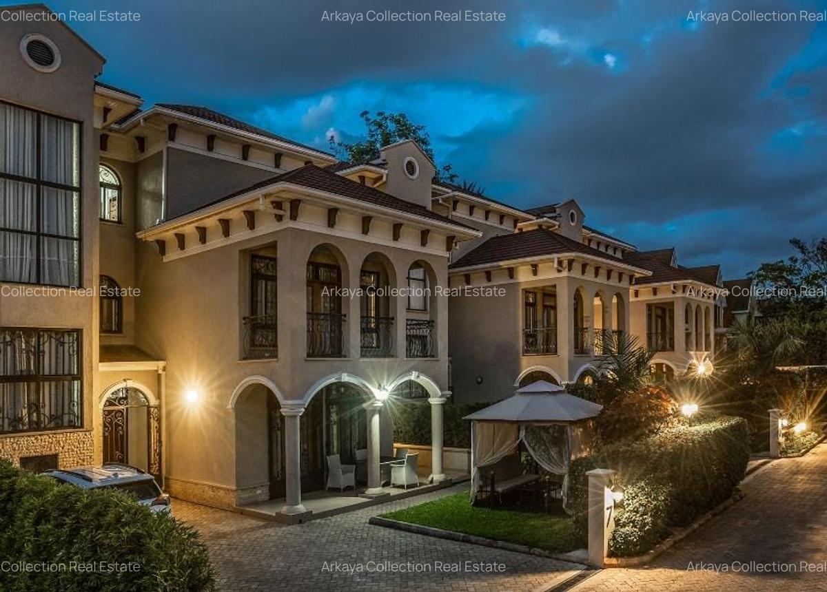 5 Bed House with En Suite in Lavington - 1