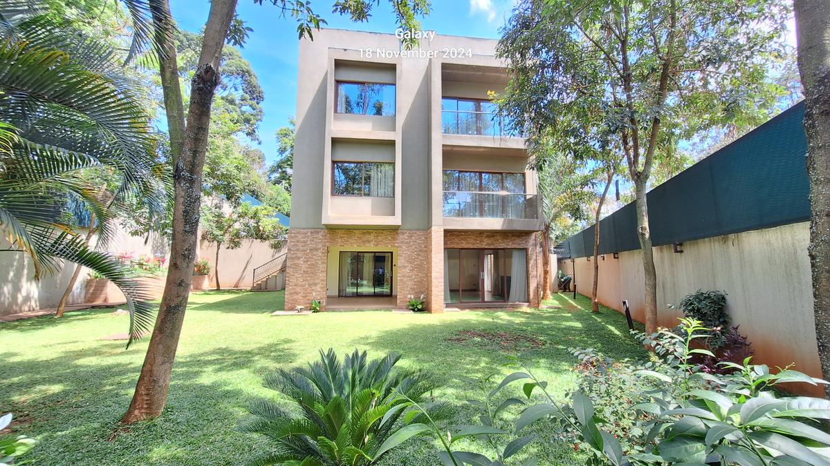 5 Bed Townhouse with En Suite at Lavington. - 1