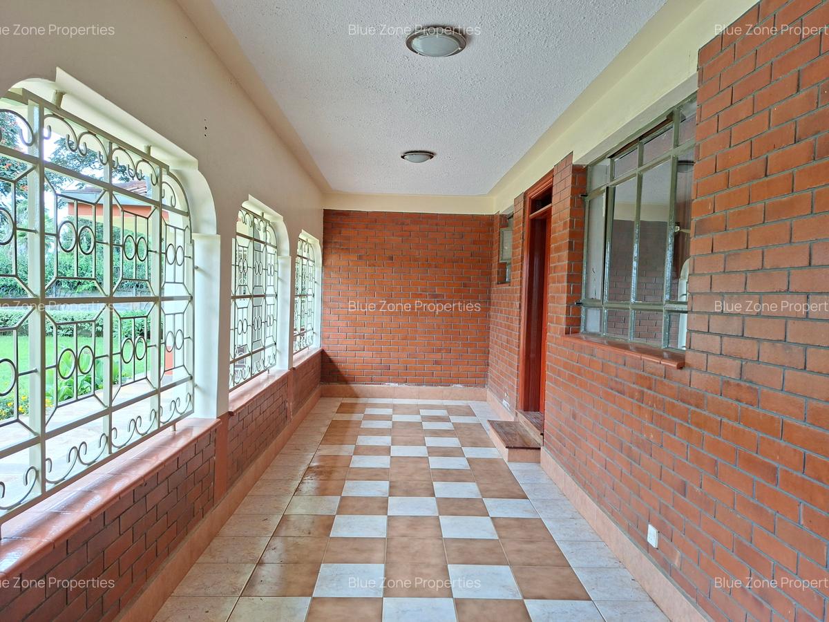 6 Bed House with En Suite at Off Redhill Dr - 7